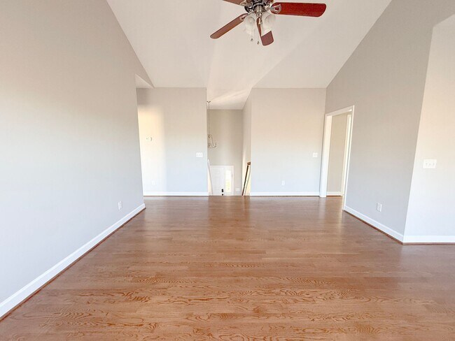 Building Photo - Spacious 4-Bedroom Home with Large Yard and Dual Garages in Cookeville