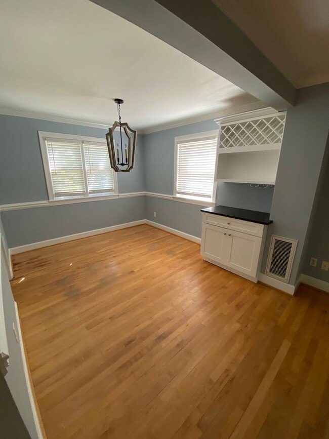 Building Photo - 1068 Nichols Dr