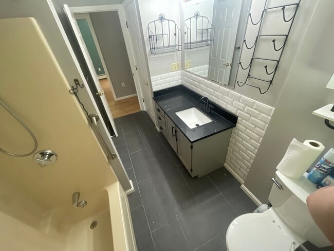 Building Photo - For Rent – 4 Bed, 2 Bath Home w/ Garage & ...
