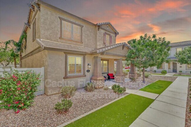 Building Photo - 2734 S Santa Rita