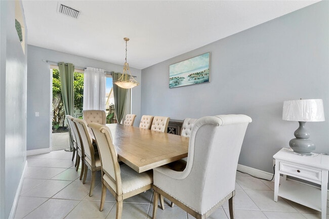 Building Photo - 3527 Chesapeake Cir