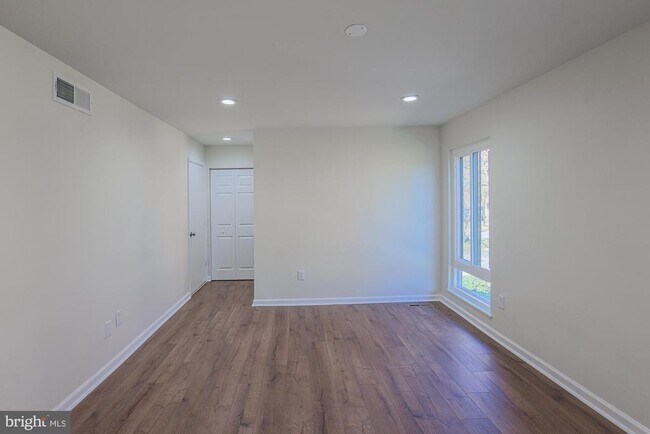 Building Photo - 6331 Red Cedar Pl