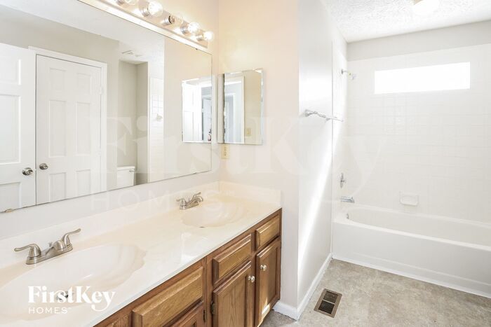 Building Photo - 11255 Baycreek Dr