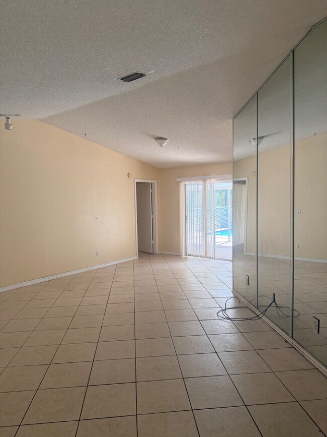 Building Photo - Pool Home For Rent.  3 Bedroom 2 Bathroom 2 Car Garage