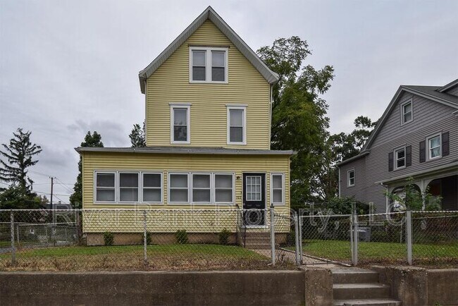 Primary Photo - 702 Parry Ave