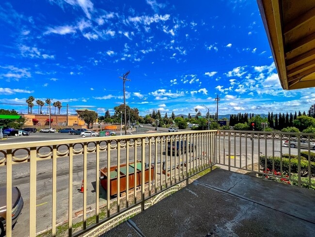 Building Photo - 2 Bedroom Napa Apartment w/ Remodeled Kitchen