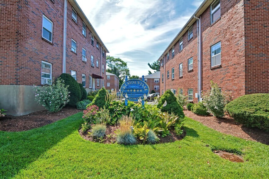 Building Photo - 33 Montvale Ave