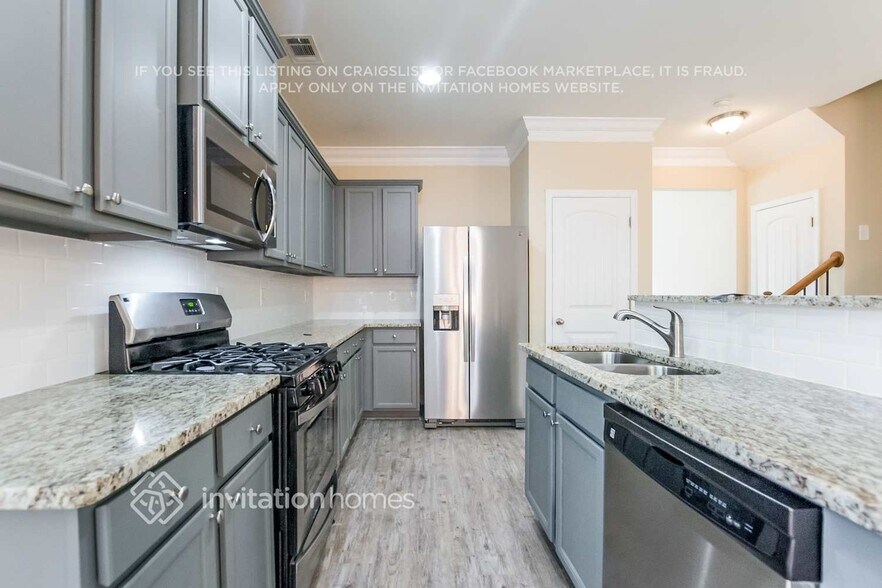 Building Photo - 642 Ivy Chase Loop