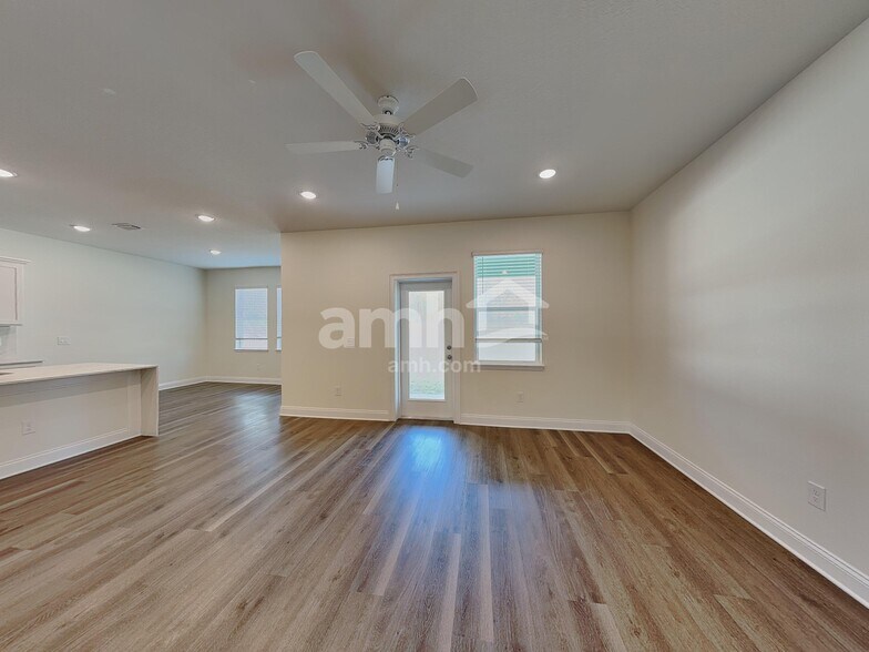 Building Photo - 2550 Feather Crst Dr