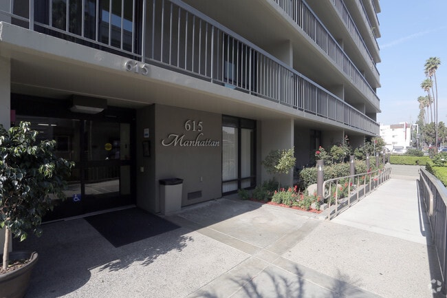 Building Photo - 615 Manhattan