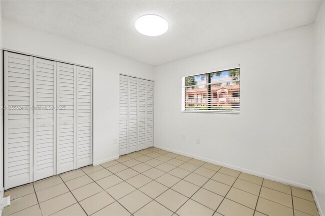 Building Photo - 6165 W 22nd Ct