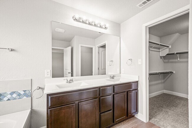 Building Photo - 13154 Beals Cir