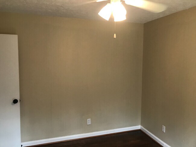 Building Photo - **ON HOLD**3 or 4 Bedroom / 1.5 Bathroom Home for Rent in Columbus, GA