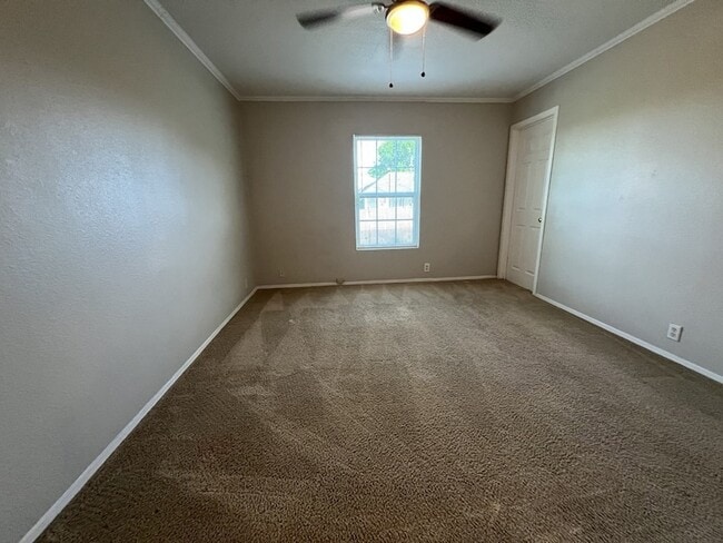 Building Photo - 2511 Kavasar Dr