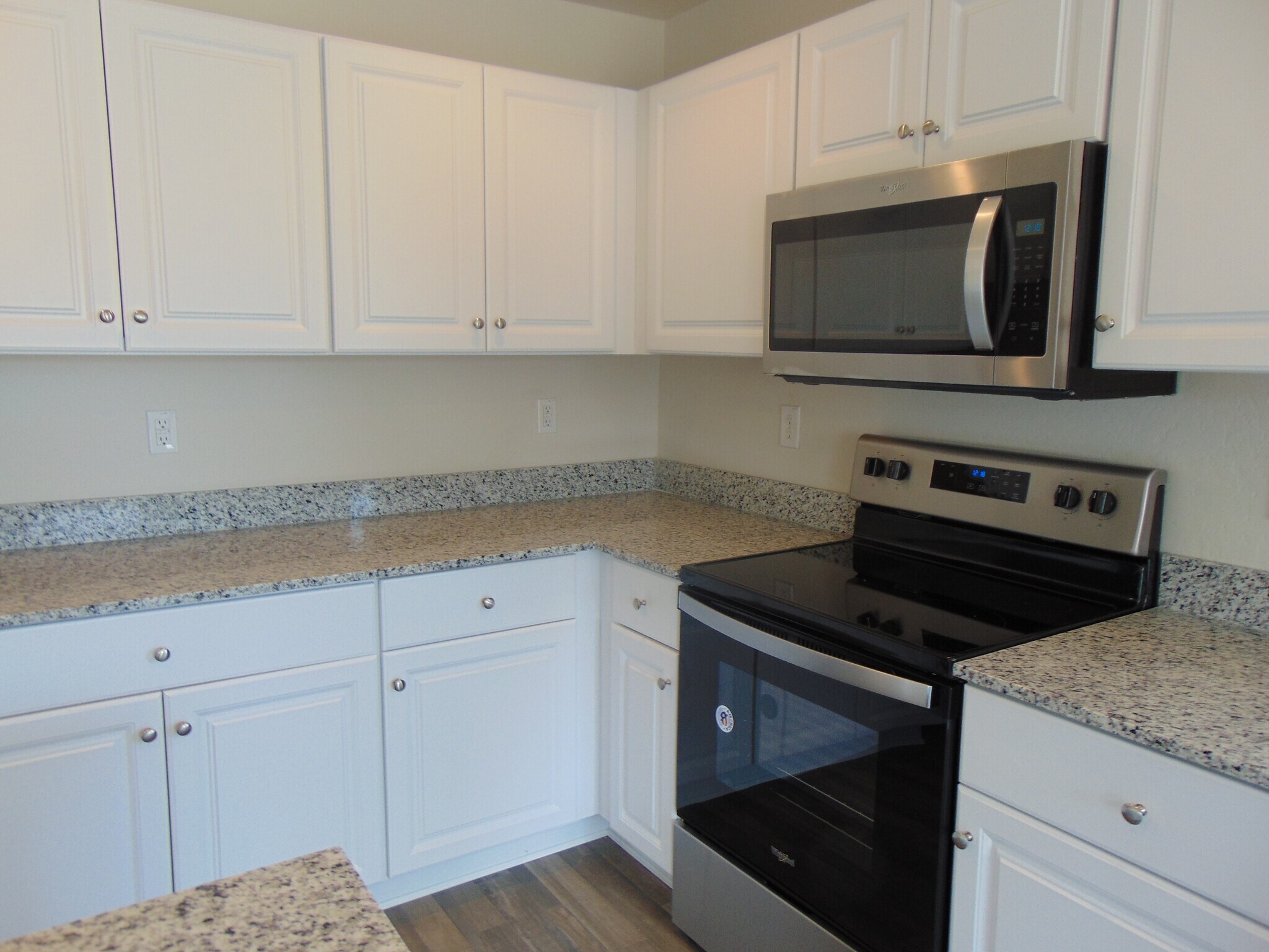 Building Photo - 806 W Caroline St