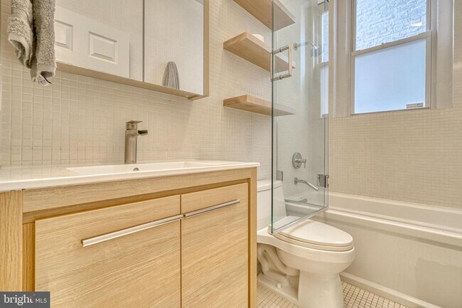 Building Photo - 12 E Mt Vernon Pl