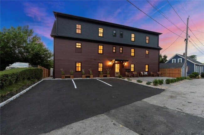 Building Photo - 11 Lion St