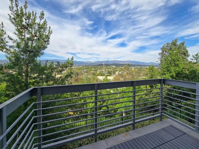 Building Photo - Modern Luxury Condo with Panoramic Views | 3-Story Condo + Private Rooftop Deck