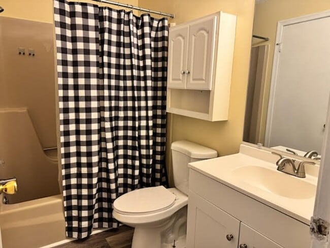 Building Photo - Affordable townhome in Milton, located in Ship Builders Village.