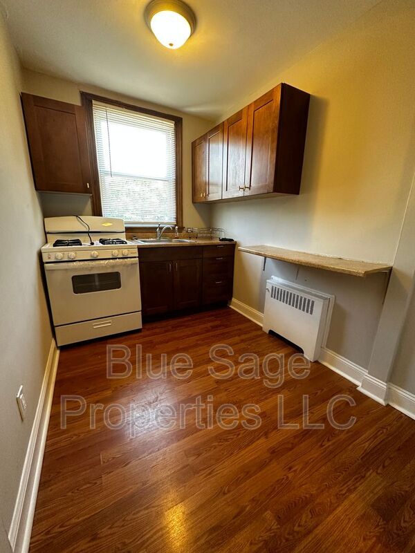 Building Photo - 813 Windermere Ave