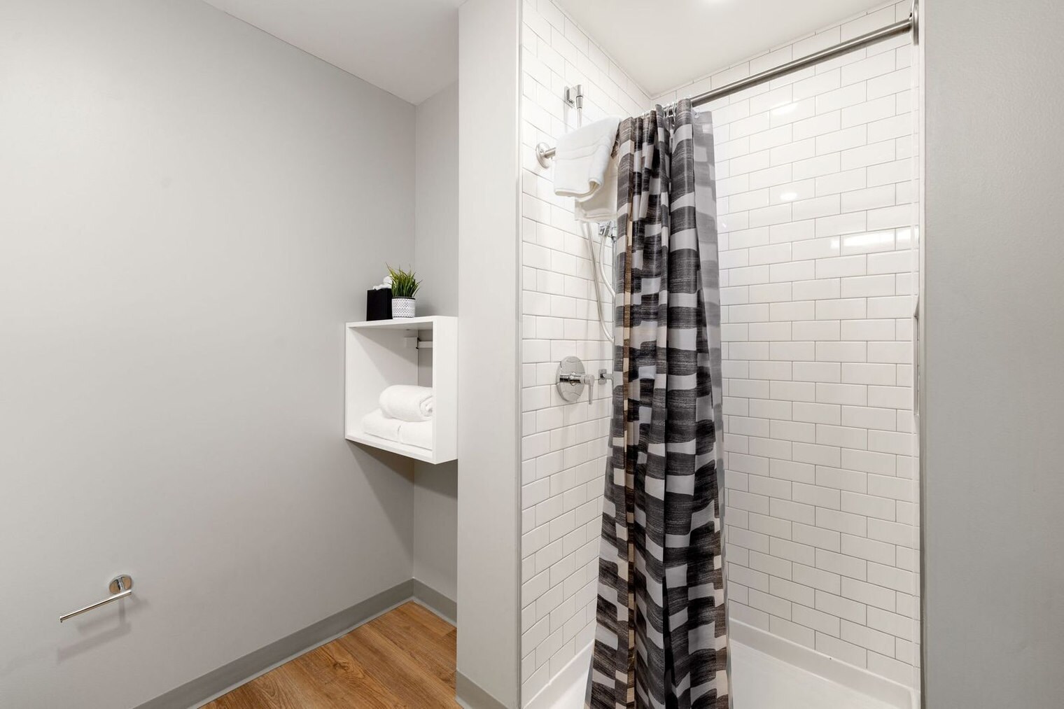 Building Photo - 853 W Blackhawk St