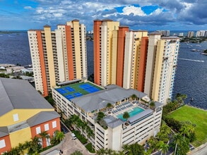 Building Photo - 2650 Lake Shore Dr