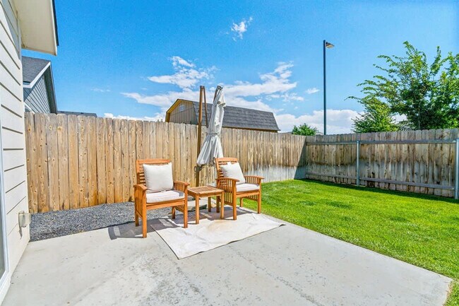 Building Photo - 17541 Mountain Springs Ave