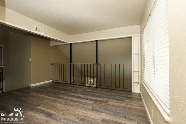 Building Photo - Spacious 4Bdm 2.5Ba Home with Loft in Las Vegas