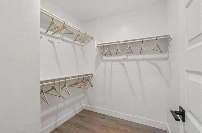 Building Photo - 3411 N Val Vista Dr