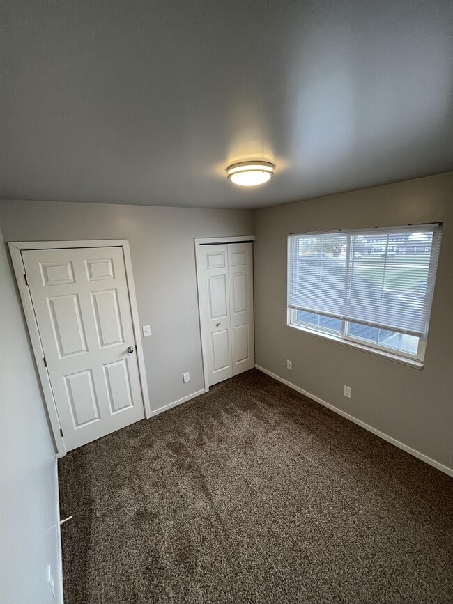 Building Photo - 7992 Green Meadow Ct
