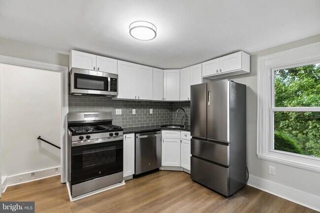 Building Photo - 17 Jefferson St