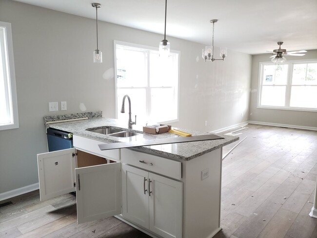 Building Photo - New Construction! 2 Bed/1.5 Bath Near Down...
