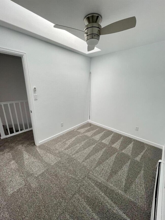 Building Photo - 254 Beacon Ct