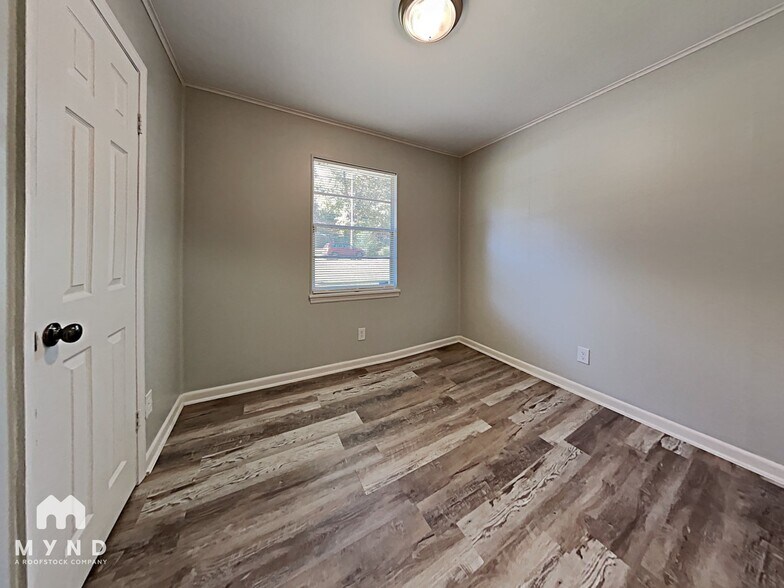 Building Photo - 921 27th Ave N