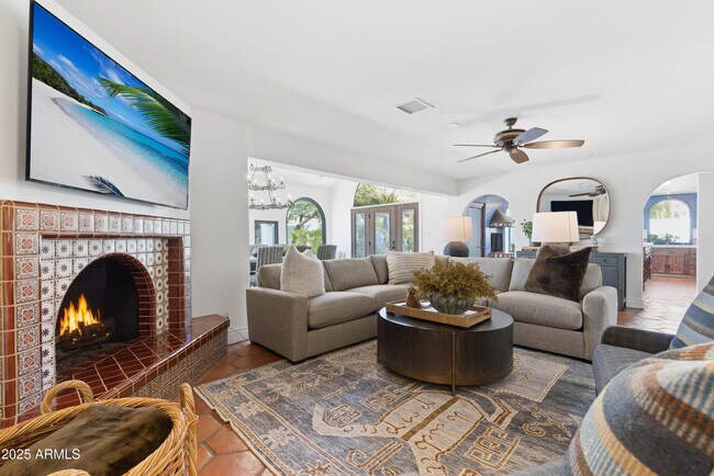 Building Photo - 5828 E Cactus Wren Rd