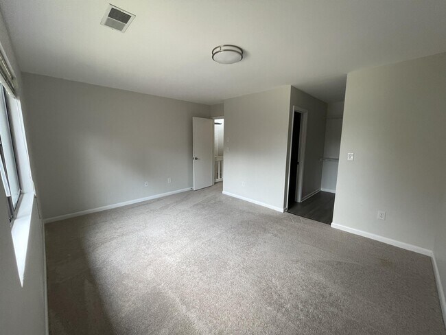 Building Photo - 159 Harvest Dr