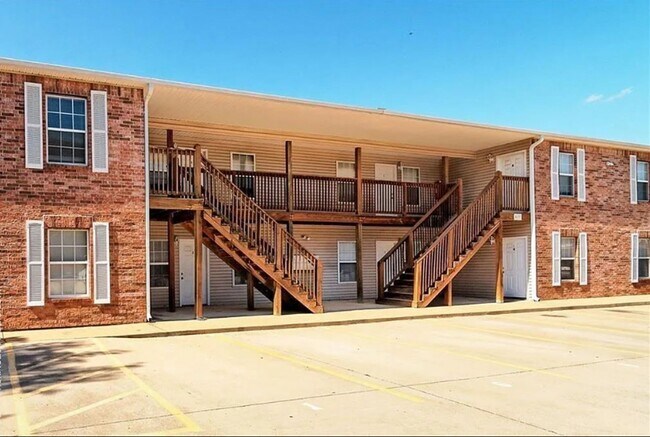 Building Photo - $300 OFF OF YOUR FIRST MONTHS RENT!!! 2 Bedroom Apartment for Lease - 1 Mile from University of A...