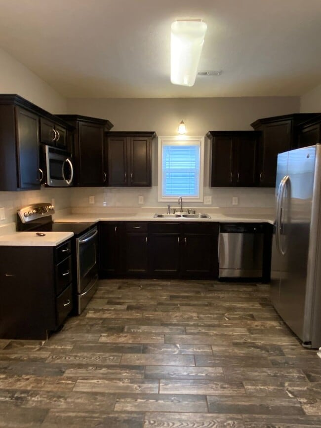 Building Photo - Modern Ranch