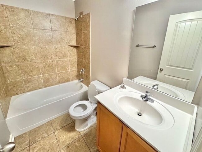 Building Photo - Now Leasing a 3 Bedroom 2 Bath Home in Sou...