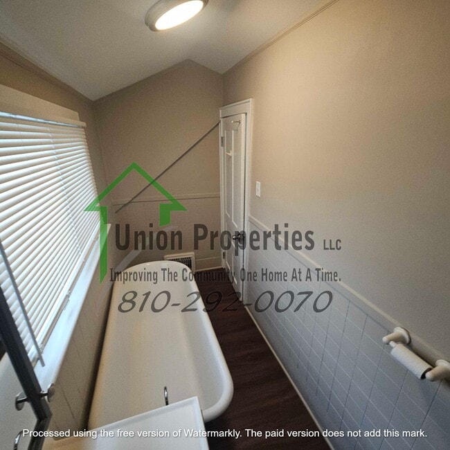 Building Photo - 1042 Gillett St