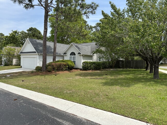 Building Photo - 1502 Stockbridge Pl