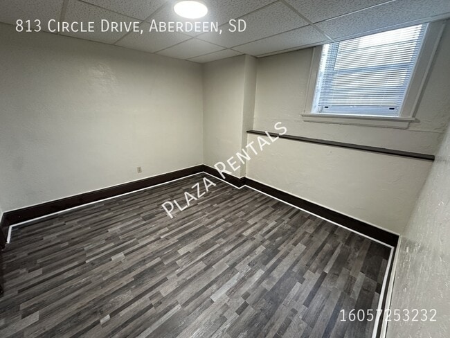 Building Photo - 19 7th Ave SE