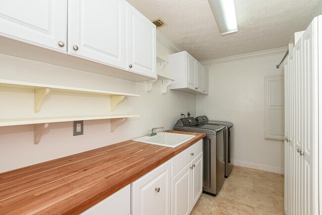 Building Photo - 4338 Gator Trace Cir