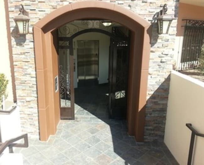 Building Photo - 4440 Vantage Ave