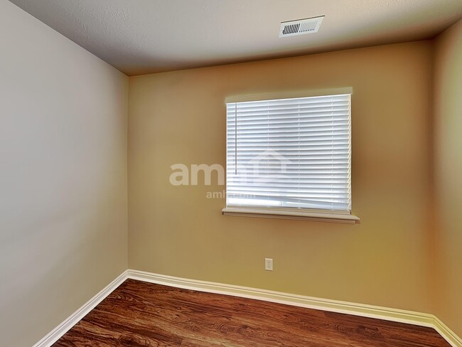 Building Photo - 4482 Heritage Dr