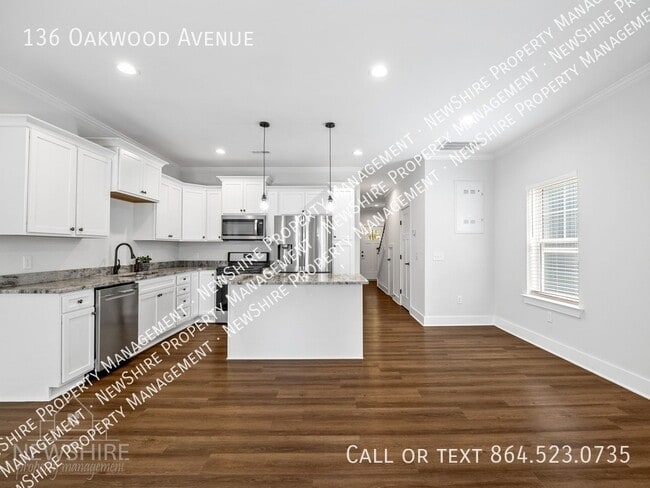 Building Photo - 136 Oakwood Ave