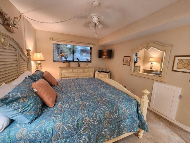 Building Photo - 6361 Bahia Del Mar Blvd S