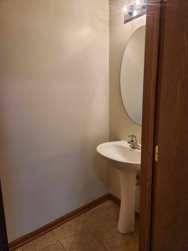 Building Photo - 1116 Heron Cir