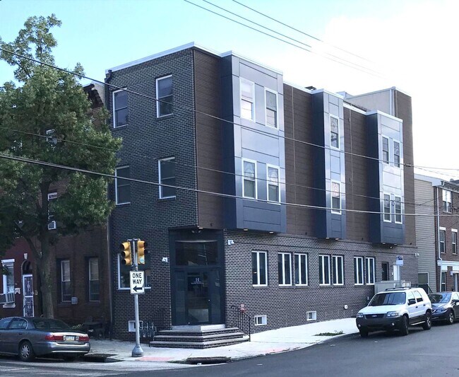 Building Photo - 601 N 39th St