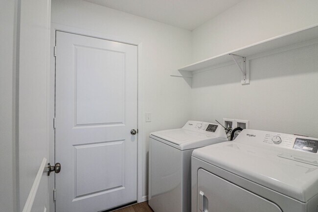 Building Photo - 3126 S 15th Pl